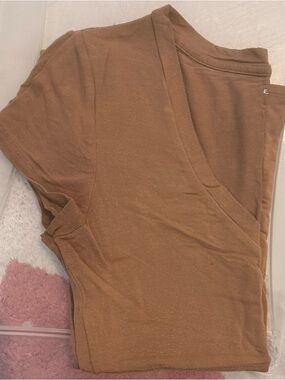 Express Fitted Tee in Warm Tan